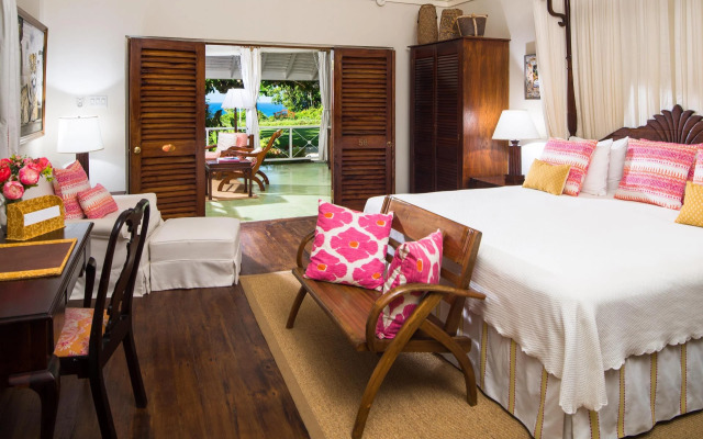 Round Hill Hotel And Villas