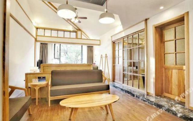 Xixia Xiaozhu Boutique Hote(Xihu Duanqiao shop)）