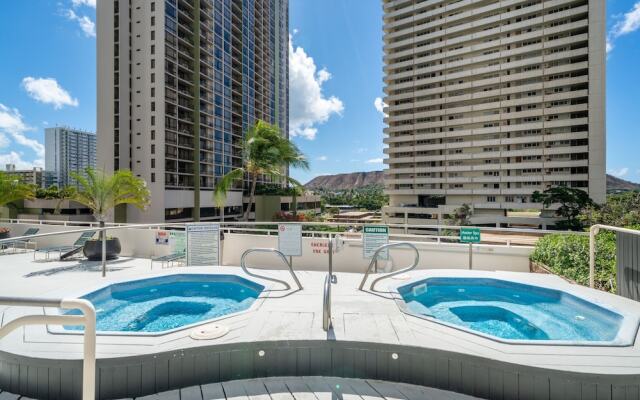 Deluxe Ocean and City View Waikiki Banyan Condo, Free Parking & Wi-Fi by Koko Resort Vacation Rentals