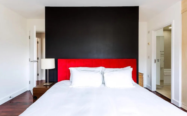 RAI - Modern Tower Hill Penthouse