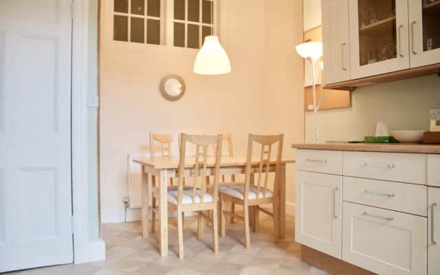 2 Bedroom Bruntsfield Apartment