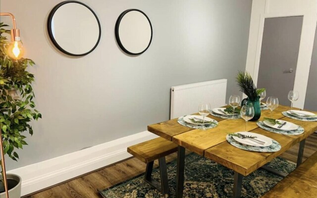 4br-11guests-patio-familyfriendly-citycentre-beach