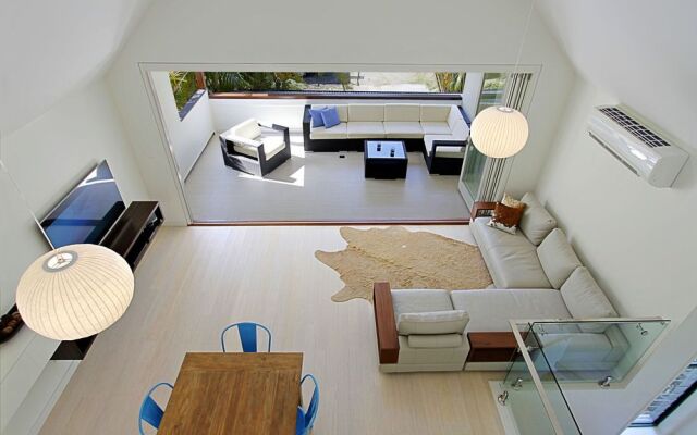 Arya House