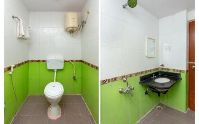 OYO 22105 Hotel Half Moon Inn
