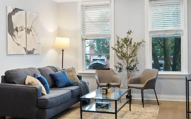 Stylish 2BR Urban Retreat in River West