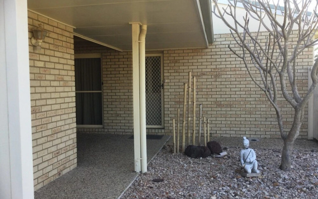 Private Canal Duplex with Pontoon - Oleander Drive, Bongaree