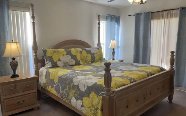 South Facing W/ Private Pool & Spa