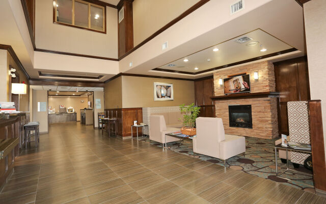 Holiday Inn Express And Suites - Vernon by IHG
