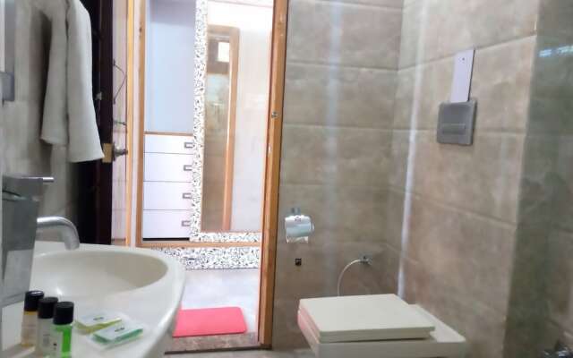 Crystal LakeView Homestay