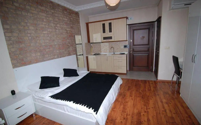 Full House Residence
