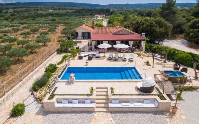 Villa Mutnik