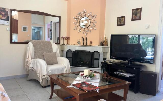Gerakini 2BR Apt with Shared Pool