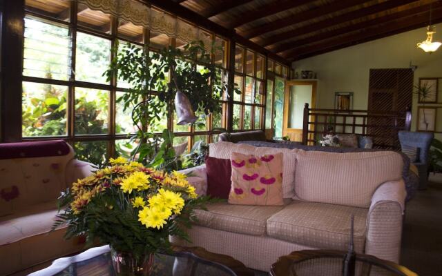 Lands in Love Tierras Enamoradas