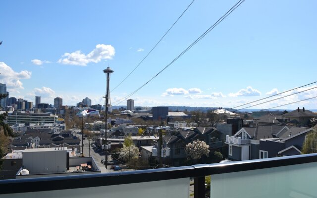 Sunny Westlake Suites by Metro