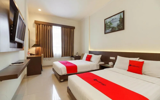 Reddoorz Premium @ Alqueby Hotel