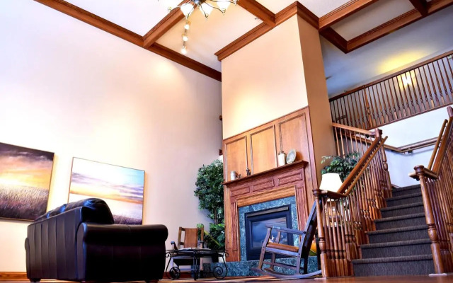 Crossings By Grandstay Inn & Suites