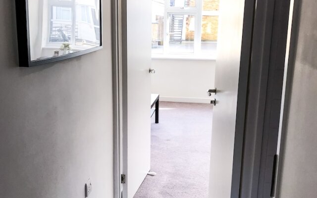 Entire 2 Bedroom Flat Next to Kings College