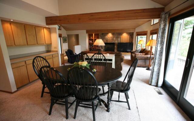 10 Tan Oak-AC-Hot Tub-3BR/3BA