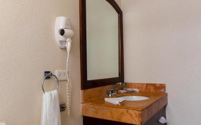 Luciana Hotel & Beach Club