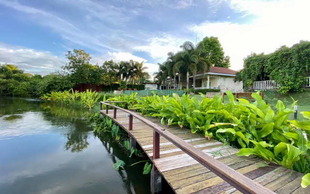 Ruenmaihom Riverside Cottage