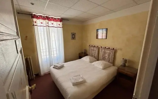 Logis Hotel Restaurant Le Louvre