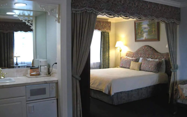 Carmel Inn And Suites