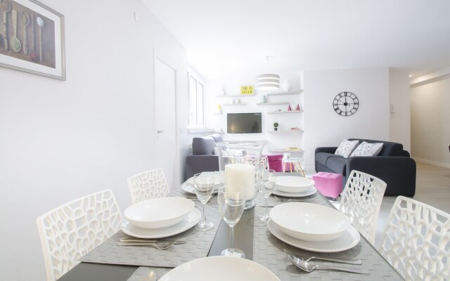 Luxury Apartment in Paris-Champs Elysées