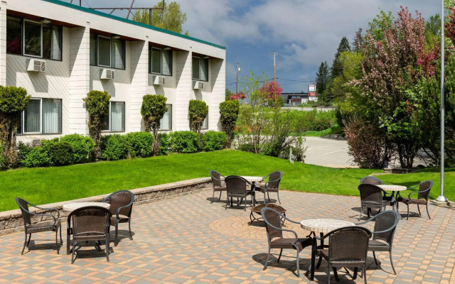 Prestige Riverside Lodge