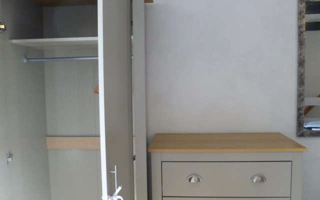 Cosy and Peaceful Maisonette with Terrace, Kidderminster