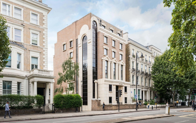 The Carlyle - Elegant Serviced Apartments