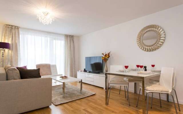 Luxury 1 Bed Apartment With Balcony In Greenwich