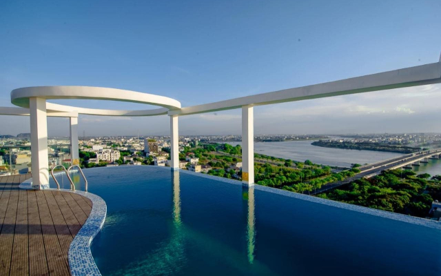 RHM Luxury Hotel And Suite