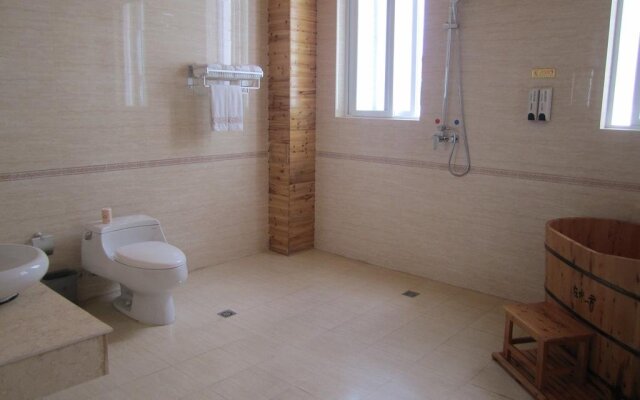 Green Tree Inn Express Tengchong Rehai Spa Jichang Road