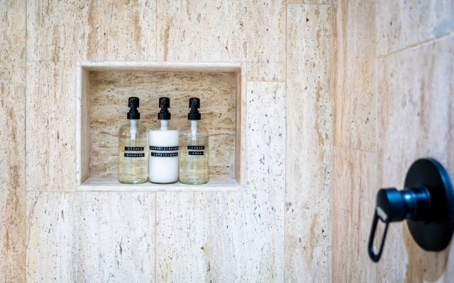 Studio Apt, Great Location, Amazing Rooftop Pool