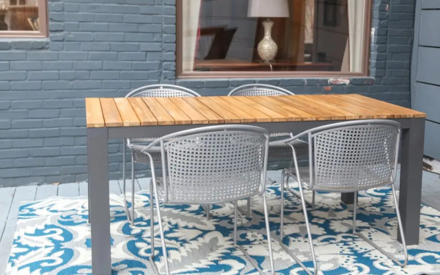 Modern Blue Ultra Chic Nashville Retreat