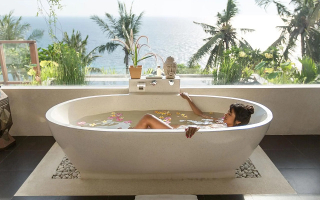 Malimbu Cliff Villa