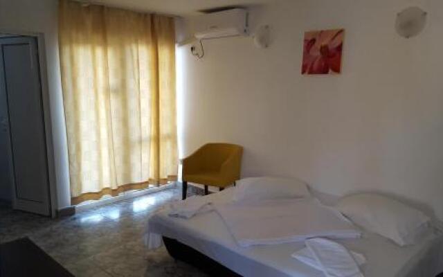 Paloma Holiday Mamaia