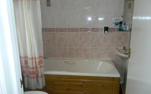 Best Western Cedars Hotel