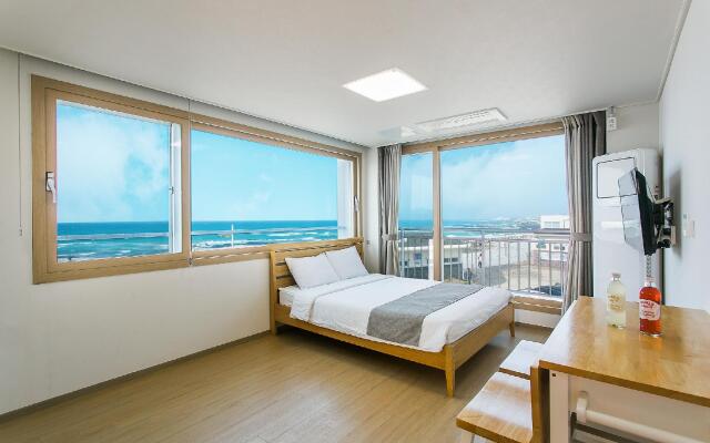 Jeju Kwakjigillgaon Pension