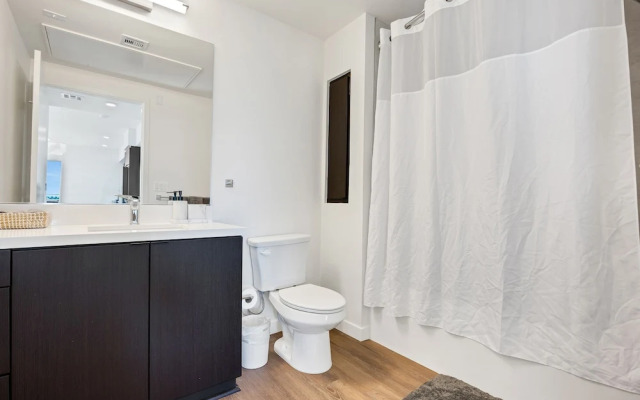 Luxury Apartment in Hollywood