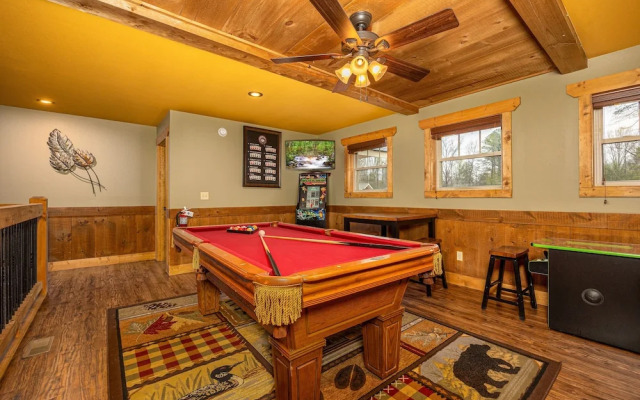 Hilltop Haven - Four Bedroom Chalet