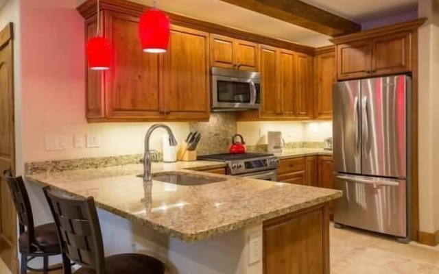 Villa Cortina with Easy Access to Gondola by RedAwning