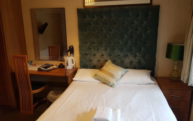 Dorset Arms Hotel