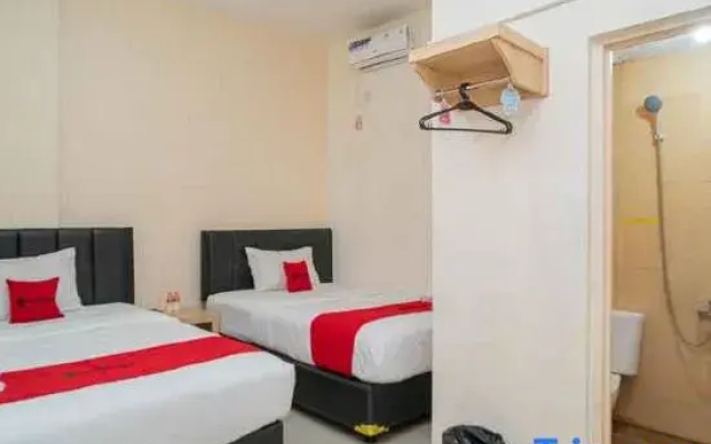 RedDoorz Near Flyover Arjosari Malang