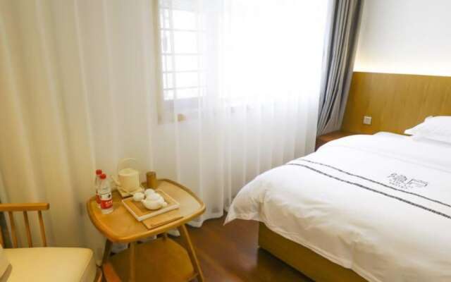 Yinlu Bedroom Fenghuang Hongqiao Shop
