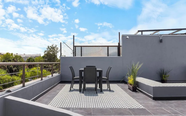 Universidad by Homirent