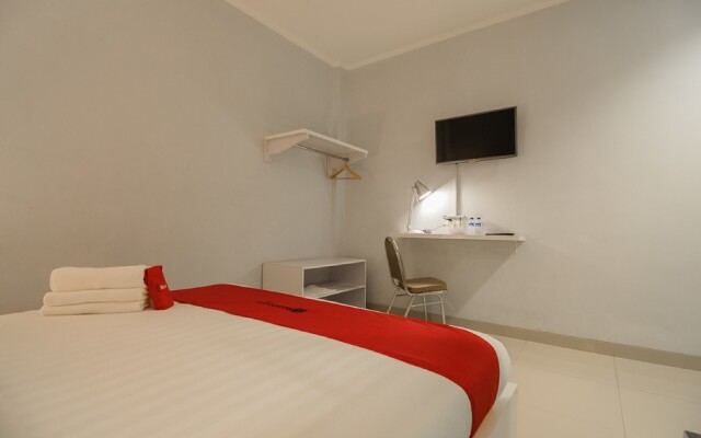 RedDoorz Plus near Soekarno Hatta Airport 2