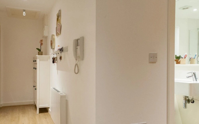 Bright & Modern 1-bedroom Flat in East London