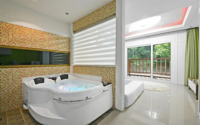 Gyeongju Green Valley Spa Pension