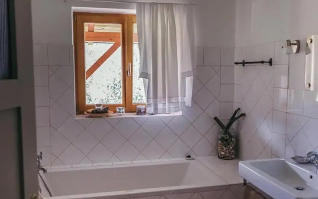 Mala Kmetija